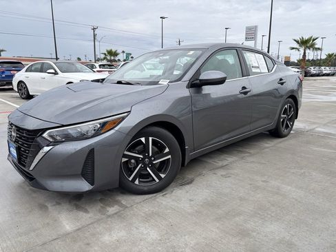 Used 2024 Nissan Sentra SV image 3