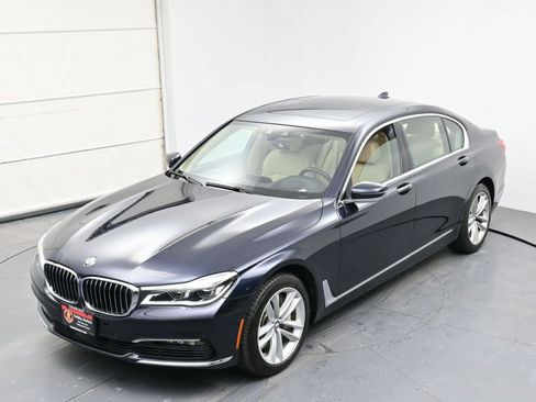 Used 2018 BMW 750i xDrive image 42