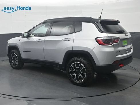 Used 2025 Jeep Compass Trailhawk AWD/4WD image 5