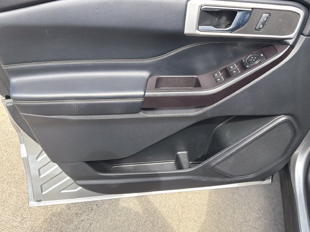Used 2020 Ford Explorer XLT w/ Equipment Group 202A RWD image 15