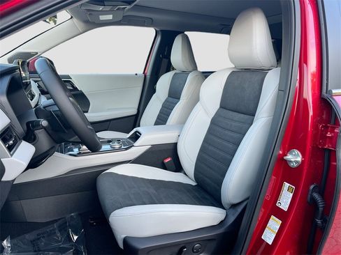 New 2025 Mitsubishi Outlander SE image 22