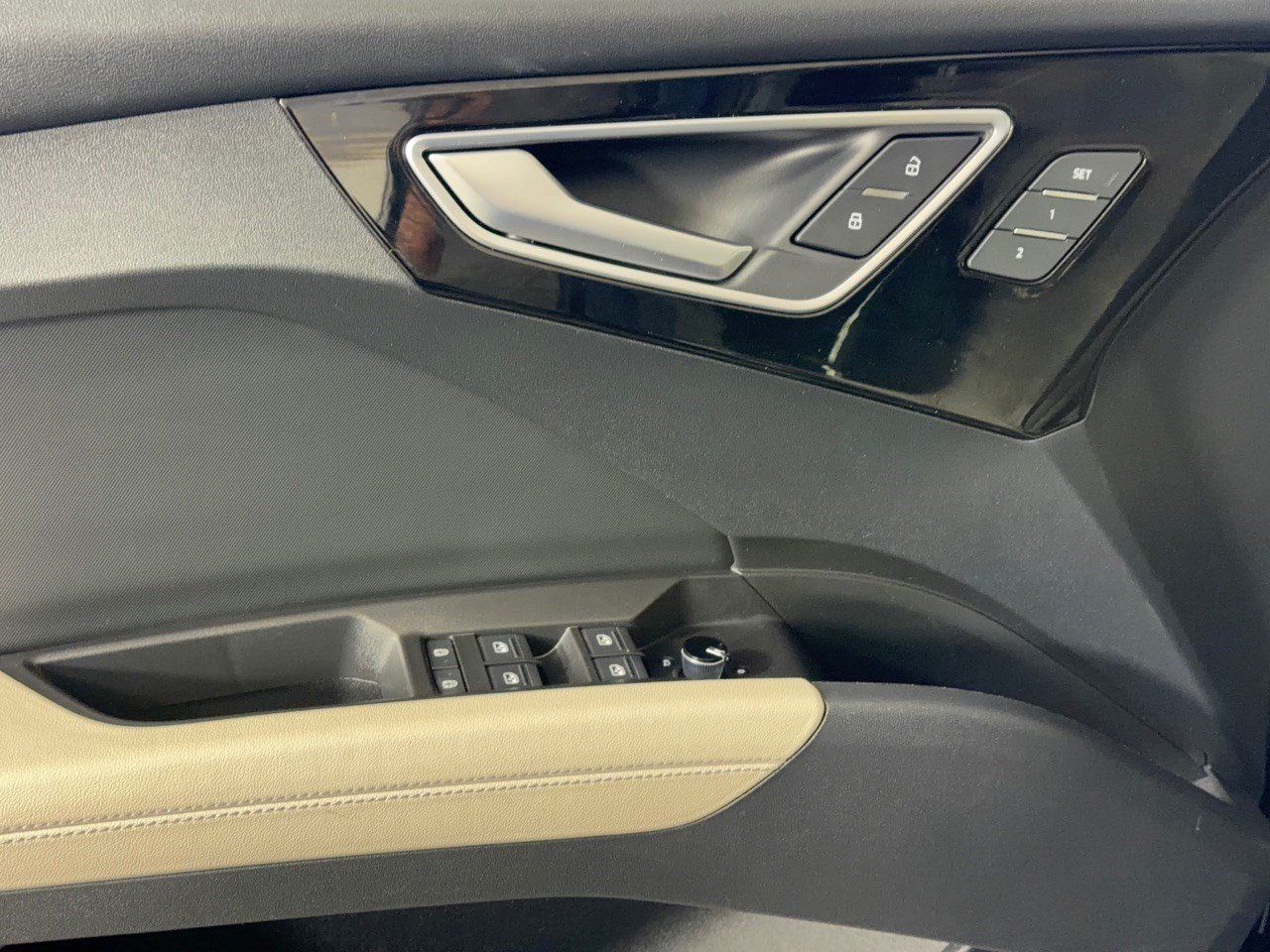 Used 2024 Audi Q4 e-tron Premium Plus AWD/4WD image 15