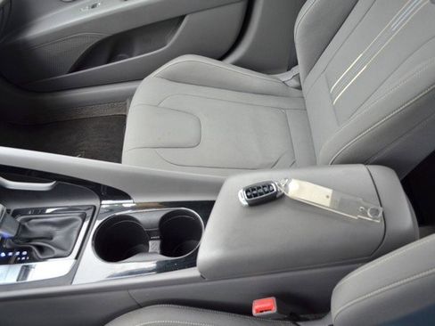 Used 2023 Hyundai Elantra Blue image 25