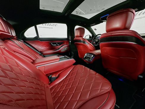 Used 2022 Mercedes-Benz S 580 4MATIC Sedan w/ AMG Line Package image 28