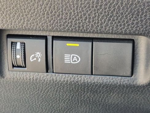 Used 2019 Toyota RAV4 XLE FWD image 12