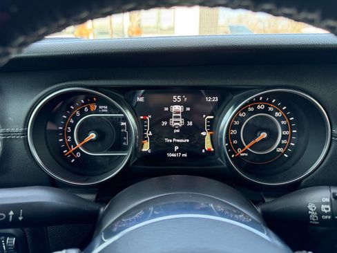 Used 2021 Jeep Wrangler Unlimited Sahara AWD/4WD image 39