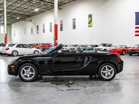 Used 2000 Toyota MR2 RWD image 3