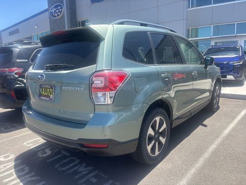Used 2018 Subaru Forester 2.5i Premium AWD/4WD image 3