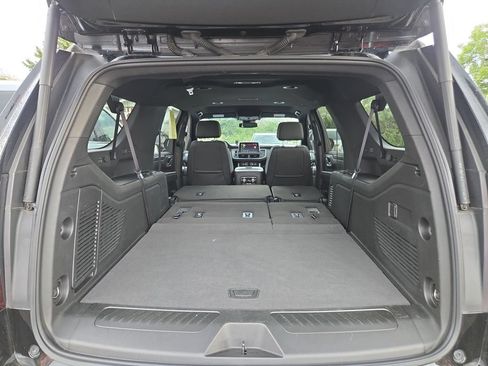 Used 2024 GMC Yukon XL SLT AWD/4WD image 18