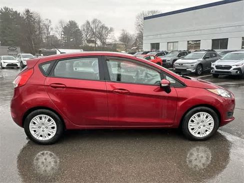 Used 2015 Ford Fiesta SE image 3
