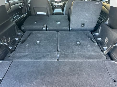 Used 2022 Ford Explorer XLT image 17