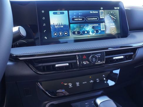 Certified 2025 Nissan Kicks SR FWD image 19