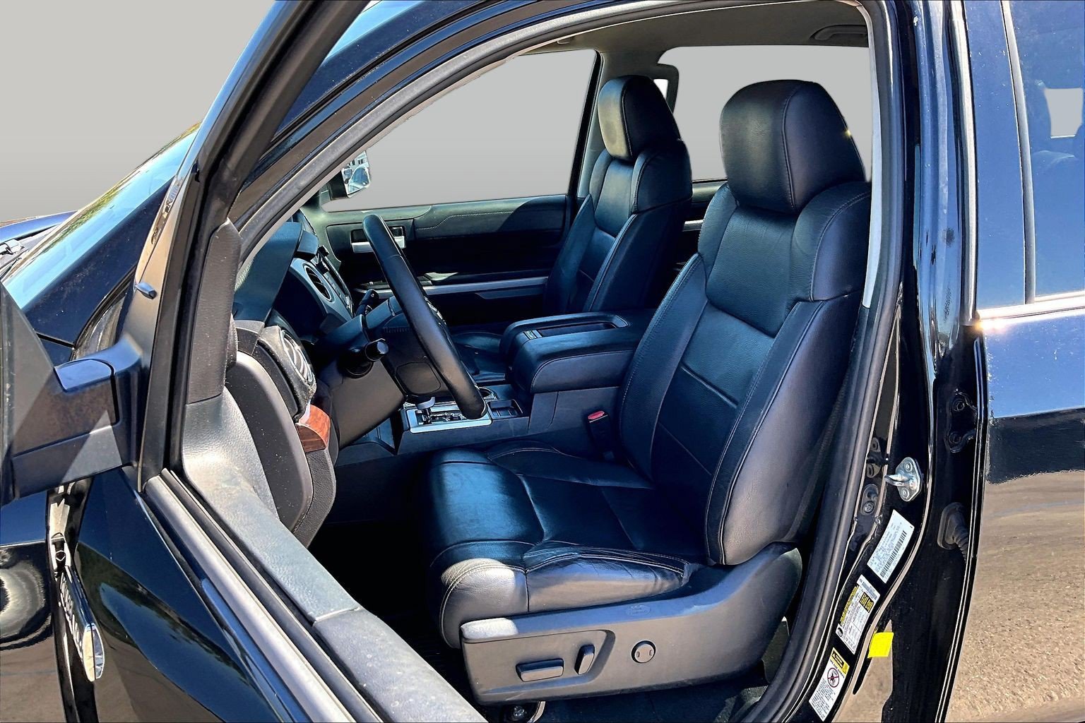 Used 2016 Toyota Tundra Limited w/ Limited Premium Package AWD/4WD image 24