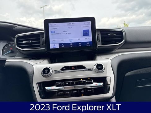 Used 2023 Ford Explorer XLT w/ Equipment Group 202A AWD/4WD image 22