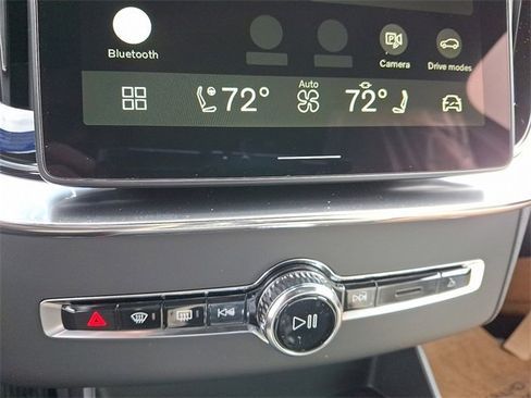 New 2026 Volvo XC90 B6 Plus w/ Protection Package Premier image 9