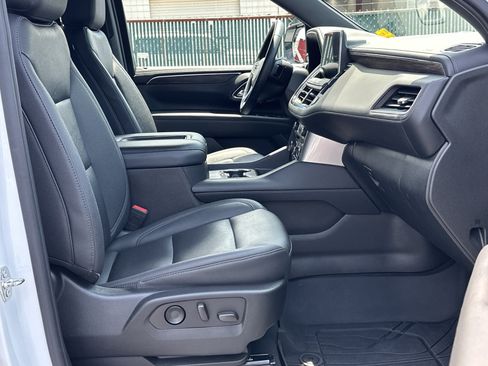 Used 2023 Chevrolet Tahoe Z71 w/ Luxury Package AWD/4WD image 12