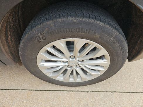 Used 2024 Cadillac XT4 Luxury w/ Cold Weather Package FWD image 11