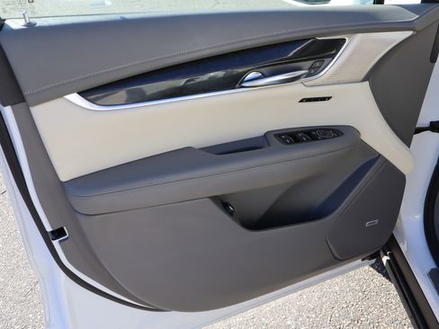 Used 2020 Cadillac XT6 Premium Luxury image 13