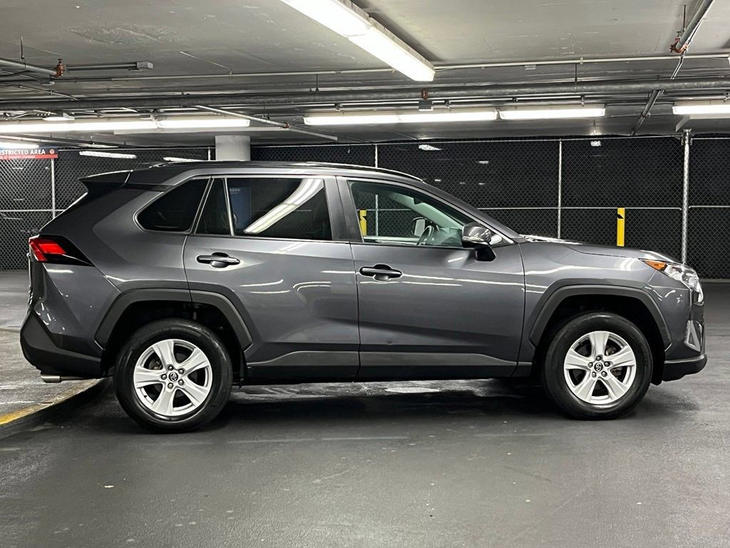 Used 2020 Toyota RAV4 XLE w/ Convenience Package AWD/4WD image 38