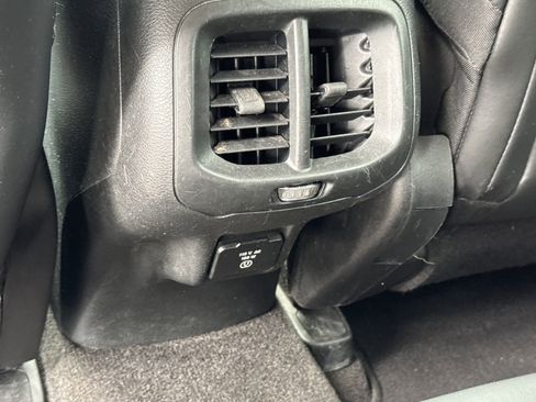 Used 2015 Jeep Cherokee Limited FWD image 12