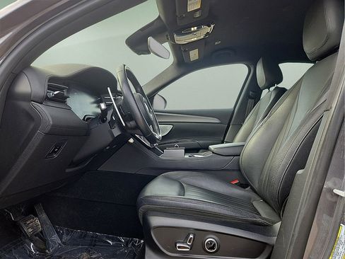 Used 2024 Maserati Grecale GT image 25