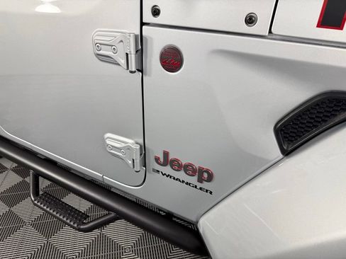 Used 2024 Jeep Wrangler Unlimited Rubicon AWD/4WD image 11