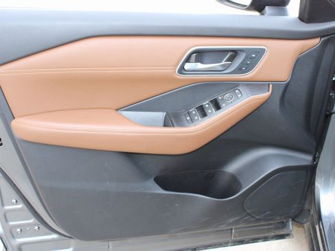 Used 2025 Nissan Rogue Platinum image 19