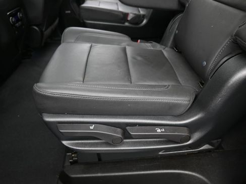 Used 2024 Chevrolet Suburban LT image 41