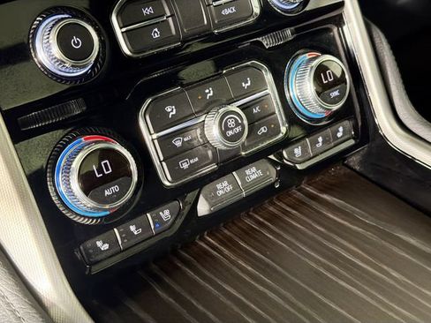 Used 2021 GMC Yukon XL Denali AWD/4WD image 16