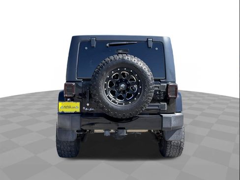 Used 2018 Jeep Wrangler Unlimited Sahara w/ Connectivity Group AWD/4WD image 4