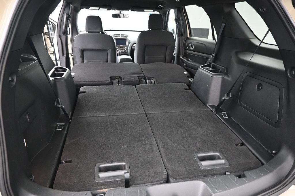 Certified 2018 Ford Explorer XLT w/ Equipment Group 201A FWD image 11