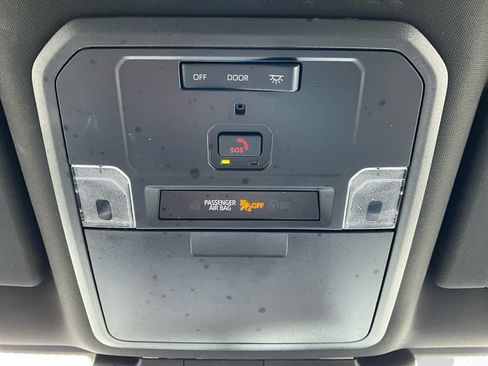 Used 2025 Toyota Tacoma SR5 AWD/4WD image 19