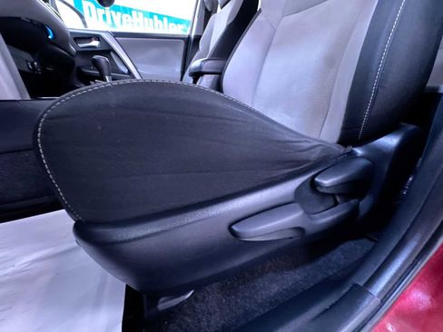 Used 2018 Toyota RAV4 XLE AWD/4WD image 13