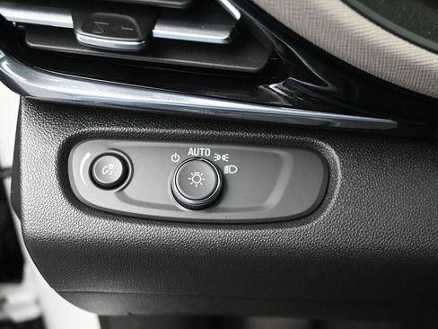 Used 2025 Buick Envista Avenir FWD image 17