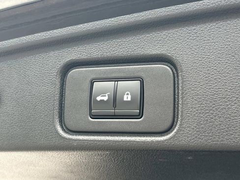 Used 2024 Nissan Pathfinder SV w/ SV Premium Package AWD/4WD image 13