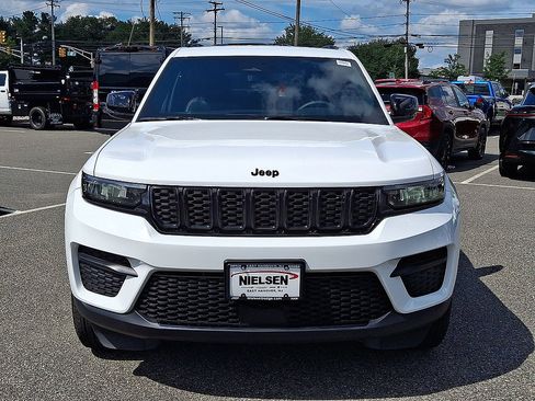 Used 2024 Jeep Grand Cherokee Altitude AWD/4WD image 35