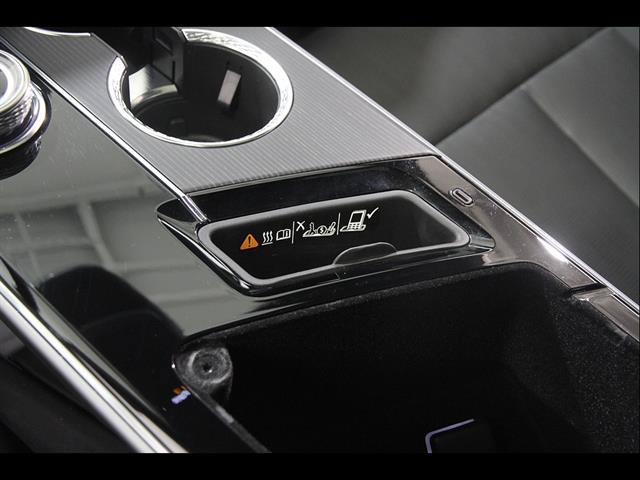Certified 2024 Cadillac Lyriq Luxury AWD/4WD image 17