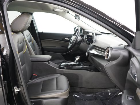 Used 2024 Chevrolet Trax ACTIV FWD image 11