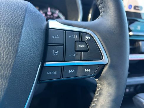 Certified 2025 Toyota Highlander XLE image 19