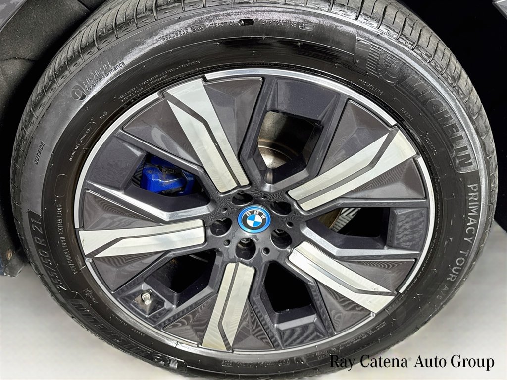 Used 2024 BMW iX xDrive50 w/ Premium Package AWD/4WD image 31