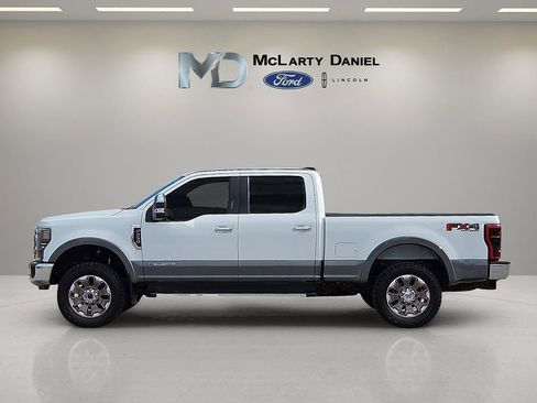 Used 2022 Ford F250 Lariat w/ Chrome Package image 3