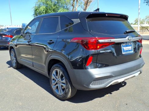 Used 2021 Kia Seltos LX image 3