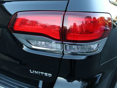 Used 2021 Jeep Grand Cherokee Limited w/ Luxury Group II image 23