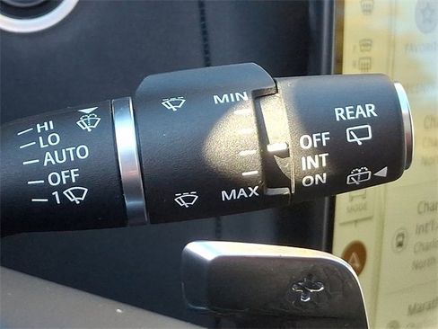 Used 2025 Land Rover Range Rover Velar Dynamic SE image 25