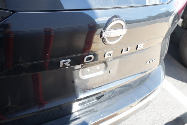 Used 2024 Nissan Rogue S AWD/4WD image 17