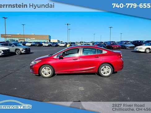Used 2018 Chevrolet Cruze LT w/ Convenience Package FWD image 5