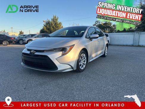 Used 2025 Toyota Corolla LE image 1