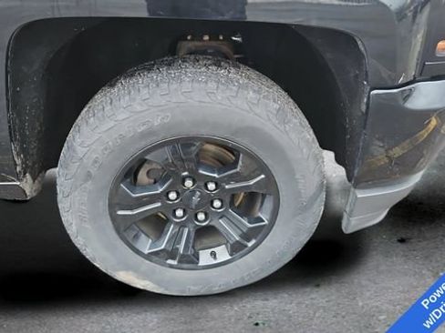 Used 2018 Chevrolet Silverado 1500 LT w/ Midnight Edition image 18