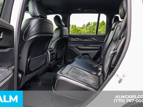 Used 2025 Jeep Grand Cherokee Altitude AWD/4WD image 19