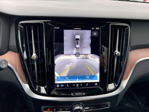 Used 2025 Volvo V60 B5 Cross Country Plus image 21